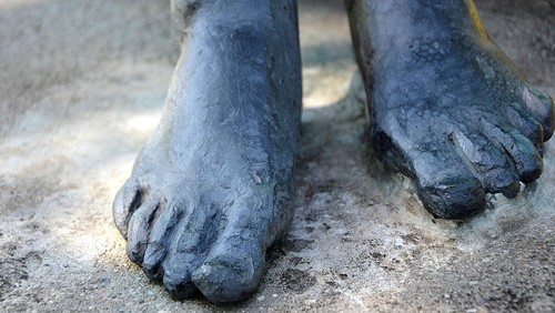 Gedanken zur Heilung des Taubstummen – auf einem Barfussweg.