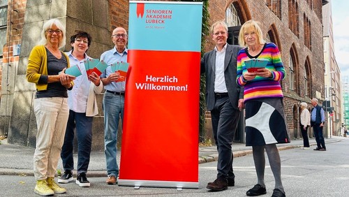 Seniorenakademie: Lernen virtuell und in Präsenz