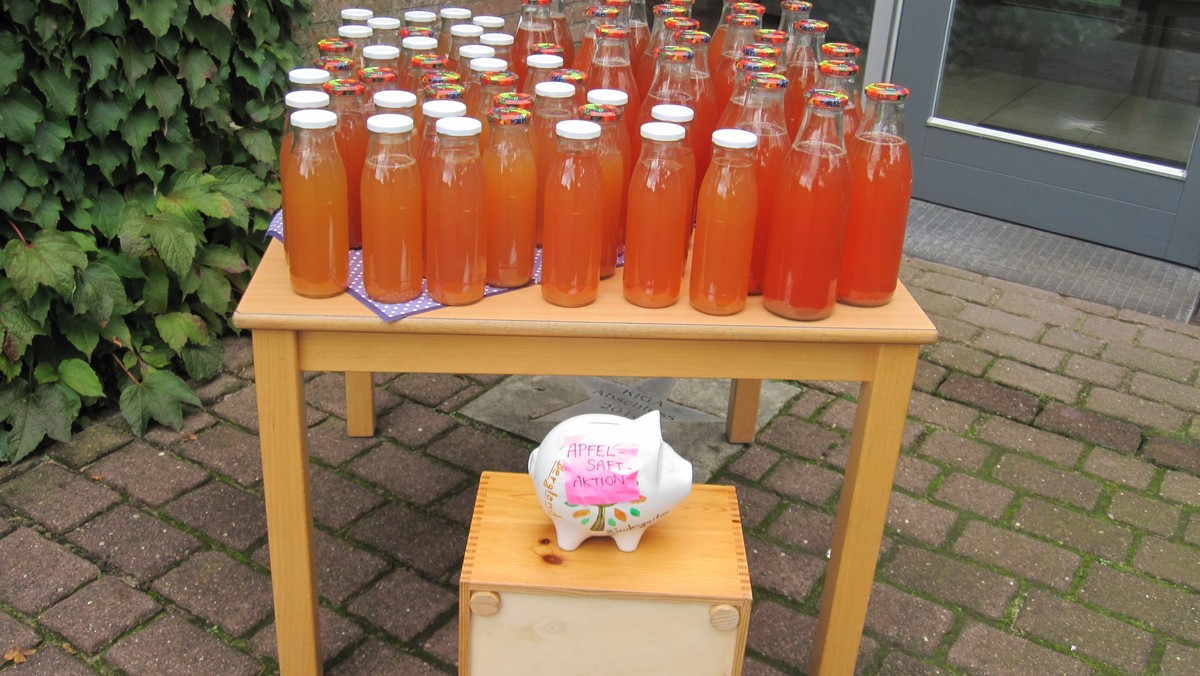 Apfelsaft-Aktion in der Bergland-KiTa