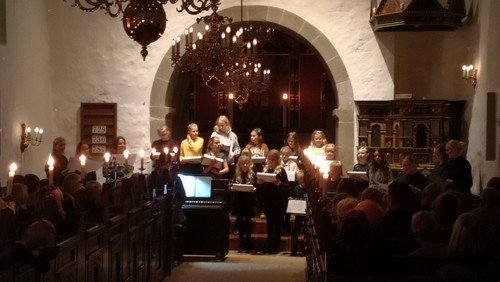 Flot spil dansk aften i Hellevad Kirke