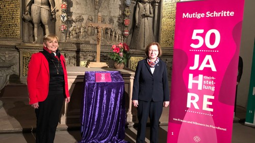 Ausstellungseröffnung „Mutige Schritte“ in Langen