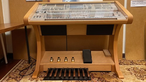 Die Kirchengemeinde Waidmannslust erhält eine E-Orgel aus dem Nachlass eines Verstorbenen