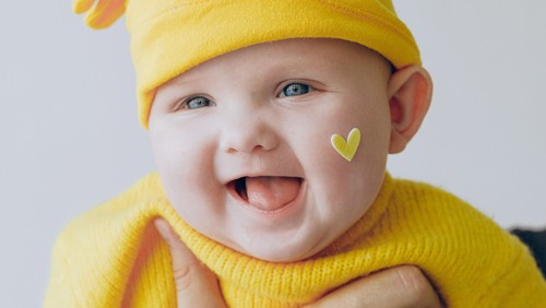 Du kan stadig nå at melde dig til babysalmesang – Nyt hold starter efter påske