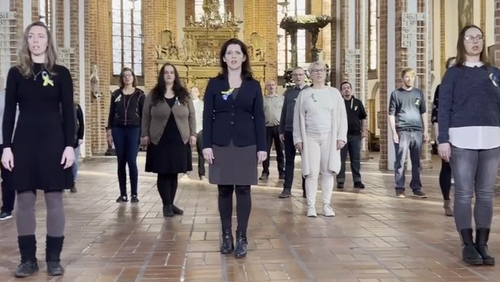 GIVE US PEACE - Videobotschaft und Spendenaufruf des Popchor Spandau für die Ukraine