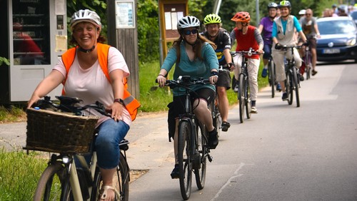 Ökumenische Dekanats-Radtour rollt längs der Rodau