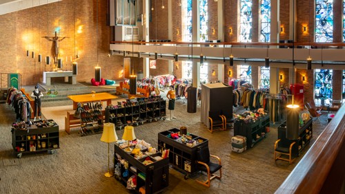 Engel und Licht . Interreligiöser Gottesdienst für Große und Kleine auf dem Marktplatz der Begegnung