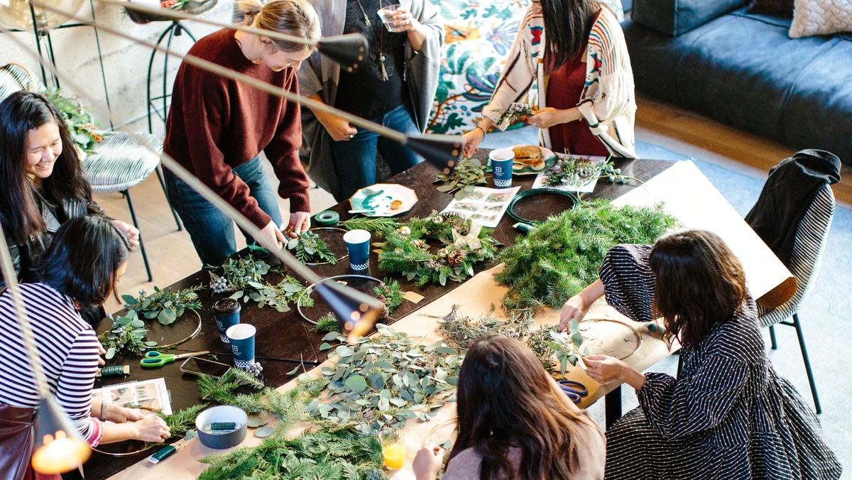 Wir binden Adventskränze - ein Mini-Workshop mit den Frohnauer Frauen