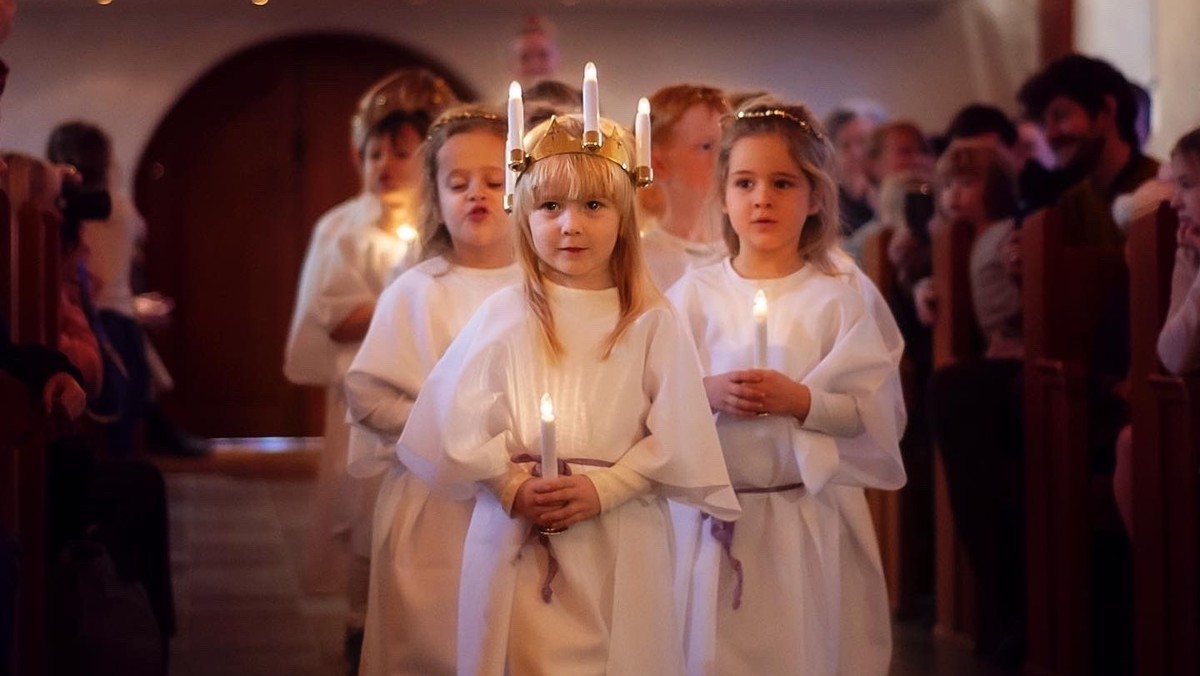 AFLYST - Familiegudstjeneste med Luciaoptog og krybbespil
