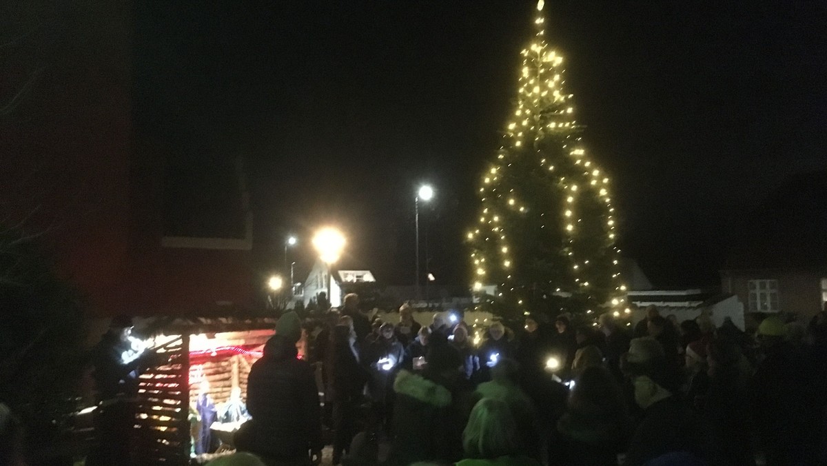 Juletræstænding på Udby Kirketorv