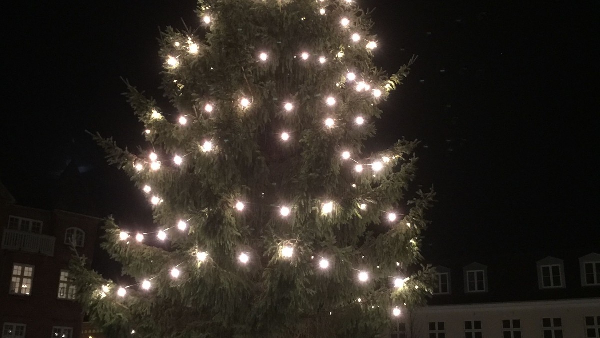 Juletræstænding