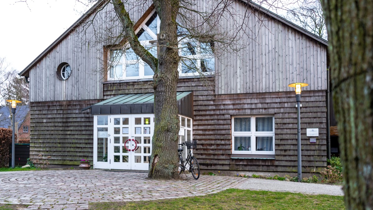 Abschiedsgottesdienst für das Gemeindehaus in Sülldorf im Anschluss an den Gottesdienst Mini-Basar und Treffen im Gmeindehaus