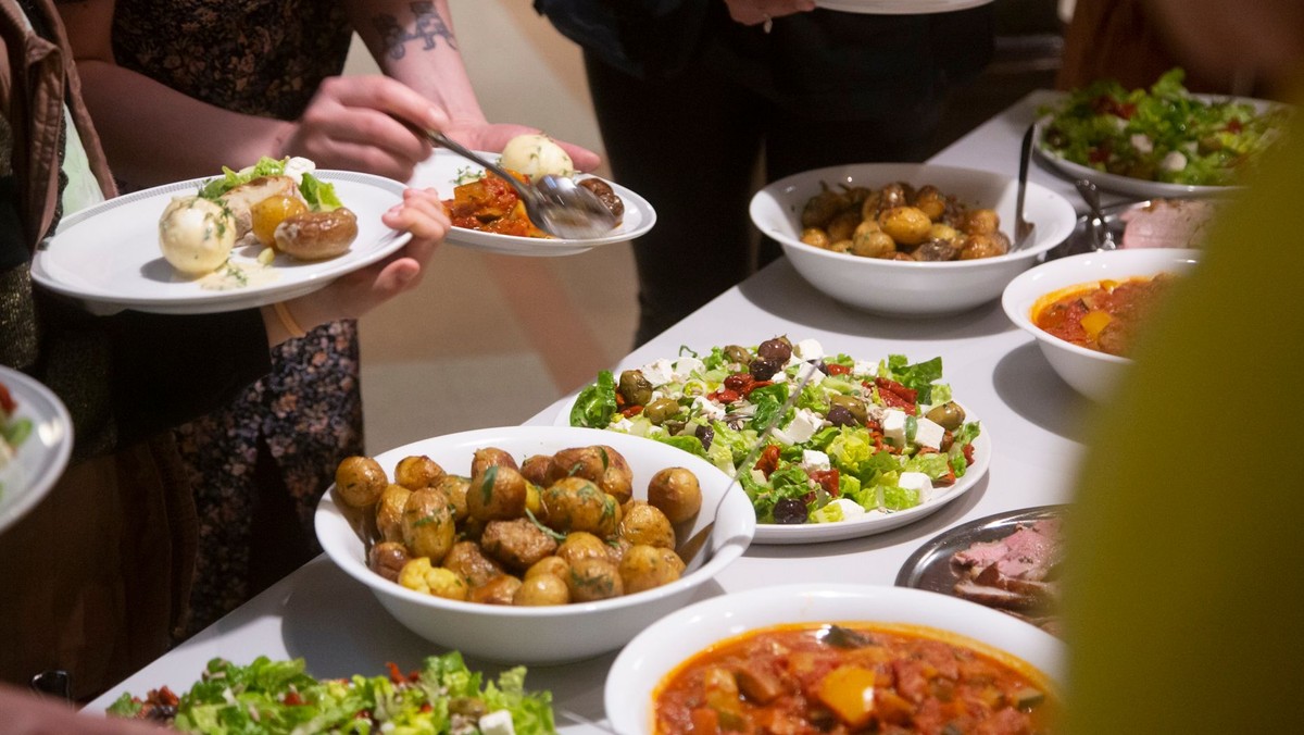 Sevice in English & Sunday Lunch