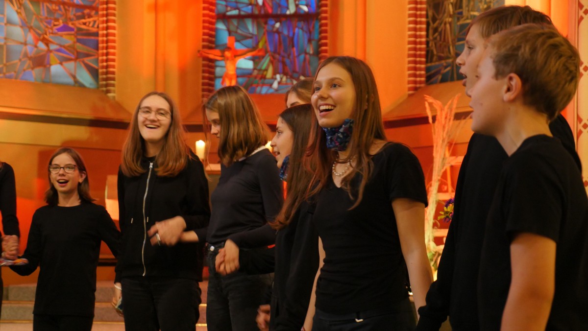 Christvesper mit Jugendchor und Instrumenten
