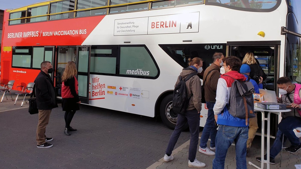 BERLINER IMPFBUS kommt zur Kirchengemeinde Alt-Wittenau