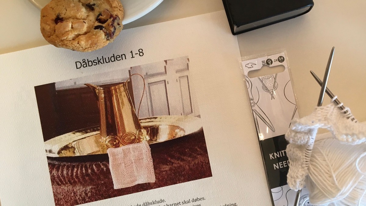 Strik dåbsklude til kirken