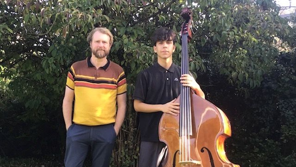 Julekoncert med kirkens kor, pianist Rasmus Ehlers og bassist Sylvester Pedersen.
