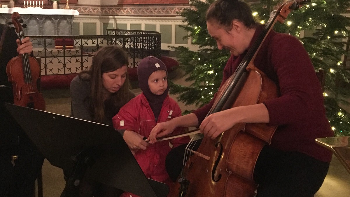 Julekalender - Kbhs. Ungdomssymfoni Orkester spiller og viser instrumenter frem