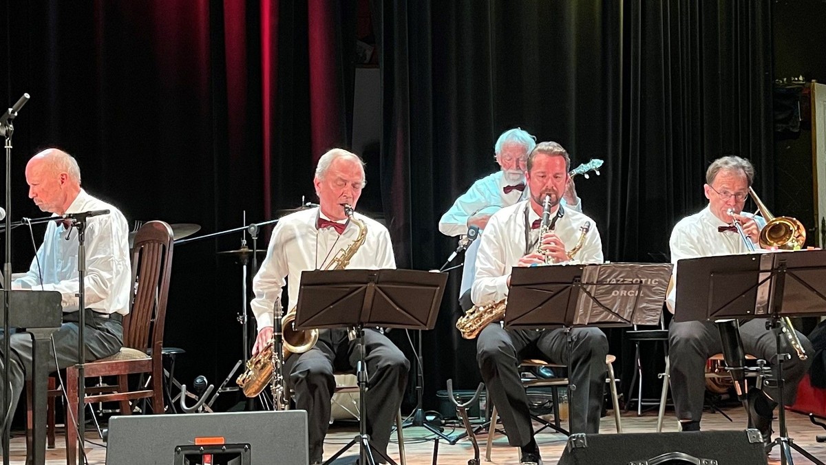 vivo: Jazzotic Five