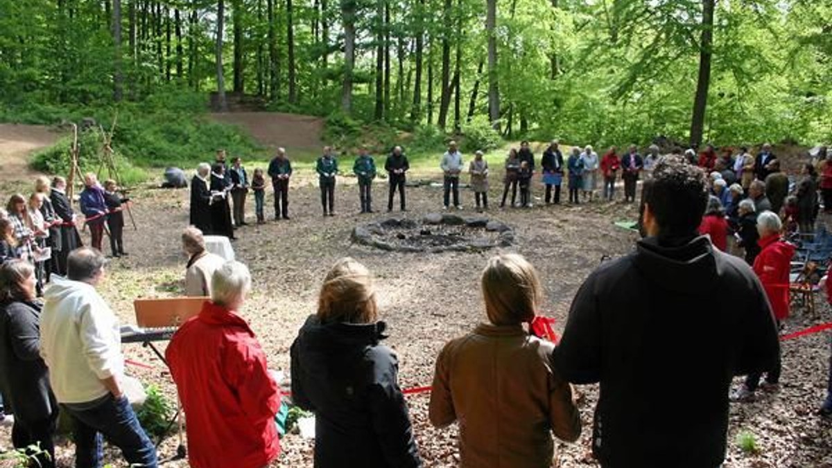 Frilufts-pinsegudstjeneste i Egebæksvang Skov