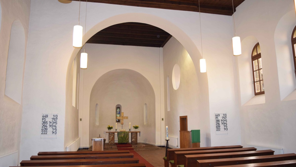Gottesdienst mit Abendmahl in der Dorfkirche Schönefeld