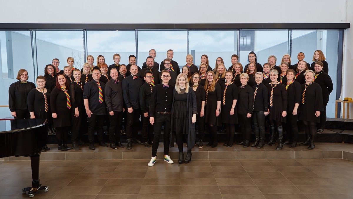 Carmen Curlers og Reykjavik Queer Choir