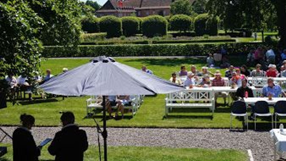 Friluftsgudstjeneste på Visborggård