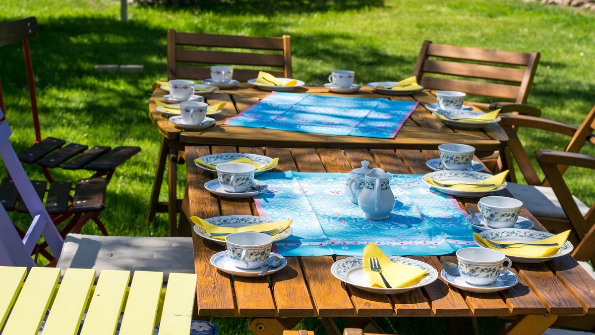 GUDSTJENESTE med BRUNCH i Præstegårdshaven Ejby