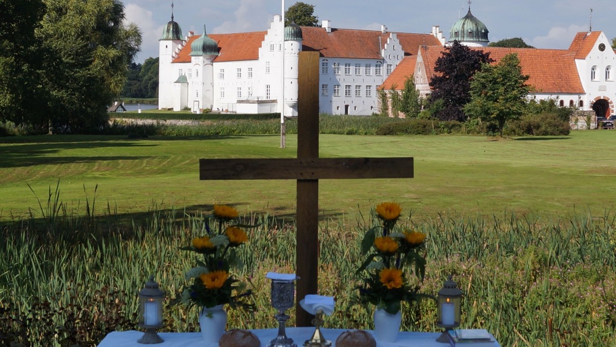 Friluftgudstjeneste ved Torbenfeldt Gods