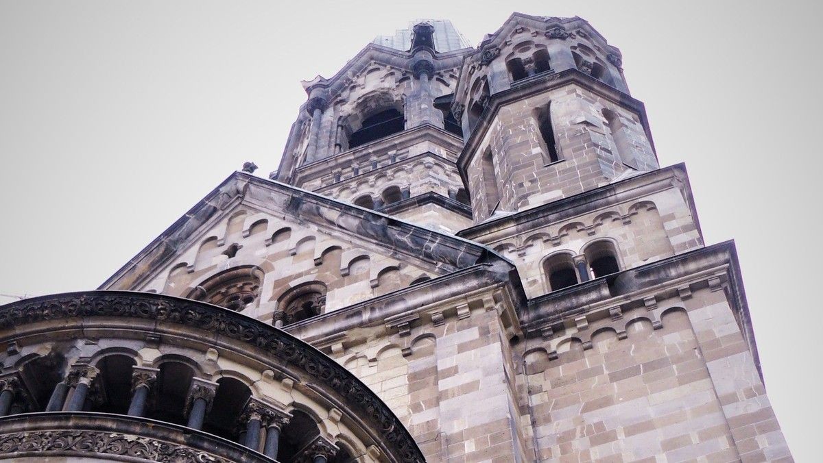 „Dem Himmel so nah“ – Gottesdienst zu Himmelfahrt in der Ruine des Alten Turmes der Gedächtniskirche
