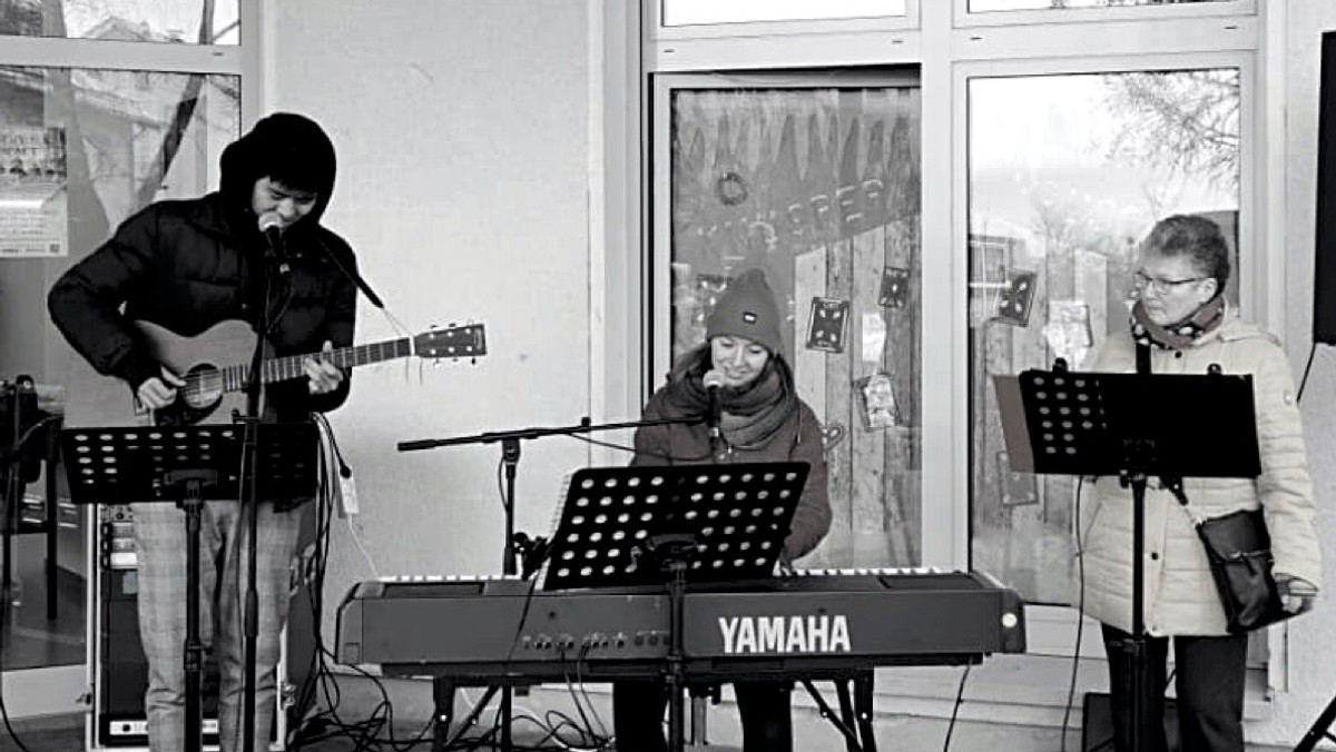 Offenes Singen mit dem Liederbuch „Alive“