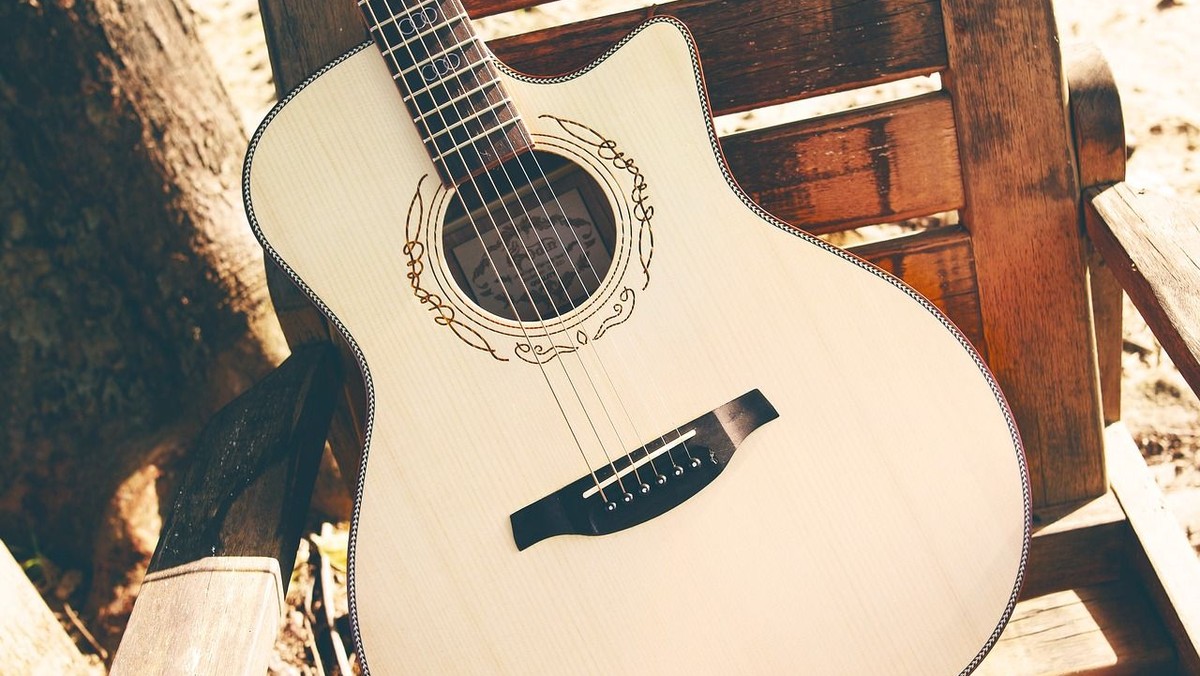 Gitarrenmusik in Concert beim Sommerfest im Kirchgarten der Lukas-Kirchengemeinde