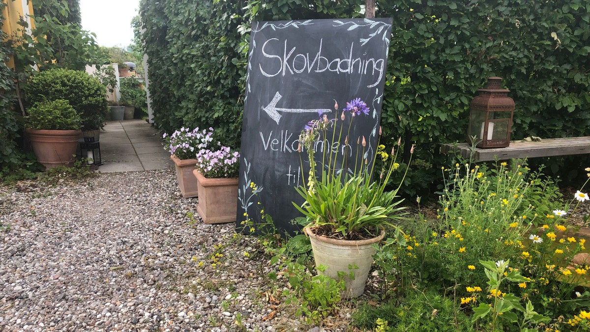 Skovbadning i præstegårdshaven