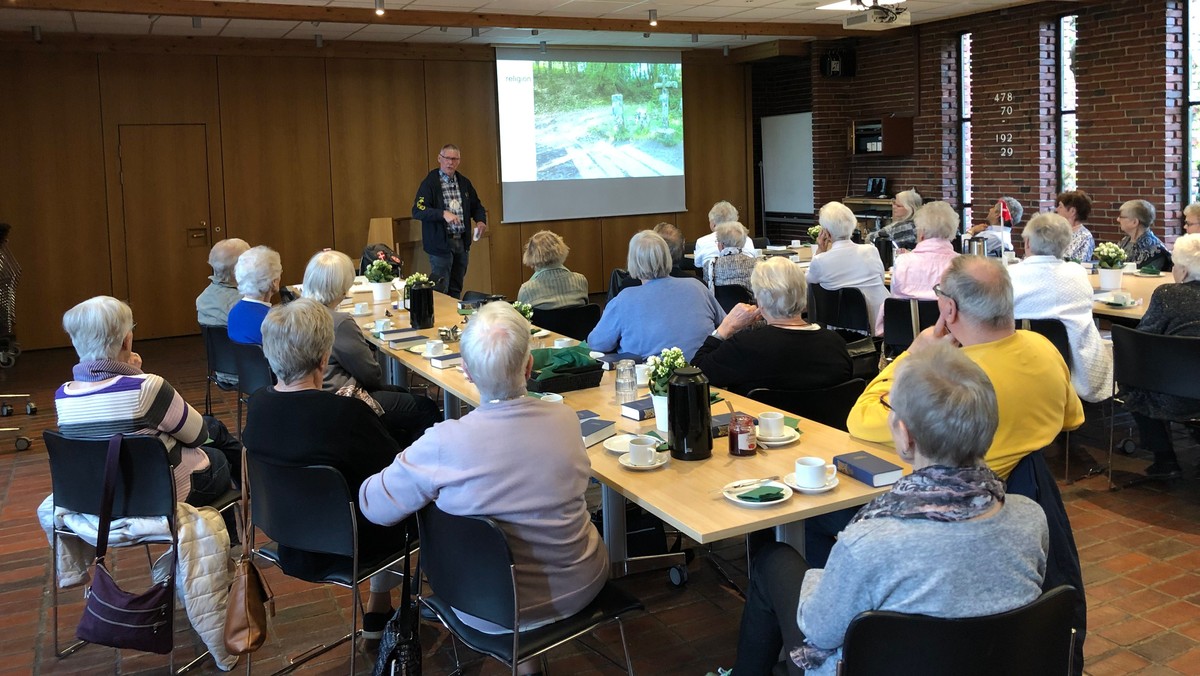 Kilden. 'Fluernes Vorherre' om Storm P. mm.
