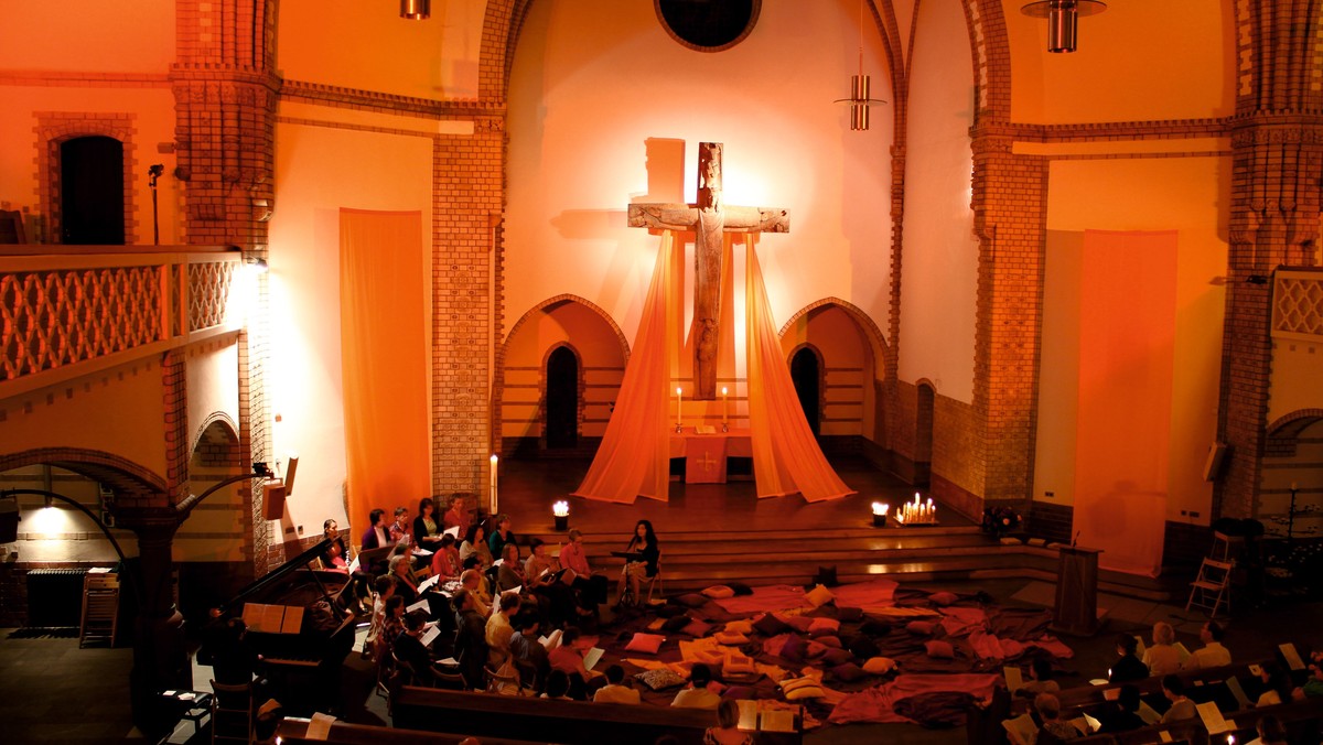 Pfingstnacht mit Musik, Tanz, Taizé-Gebet
