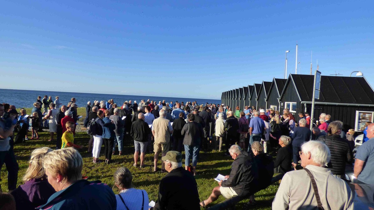 Aftensang på havnen i Øster Hurup