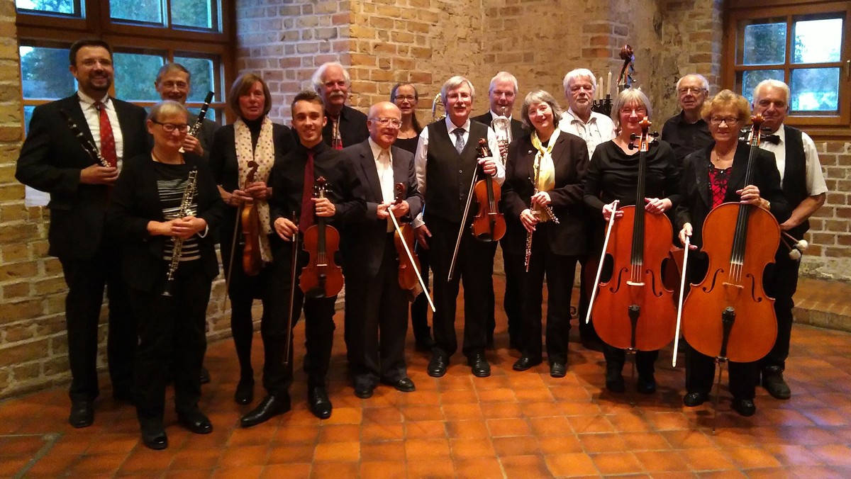 Sommerliches Konzert: Operettenpotpourris und -ouvertüren, Tanzmusik und mehr