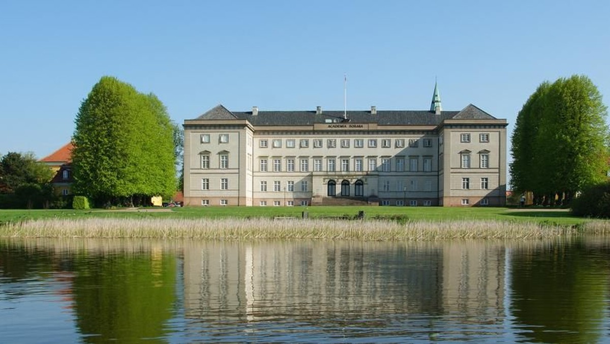 Eventyrlig Tirsdag - Dronningens liv og kjoler