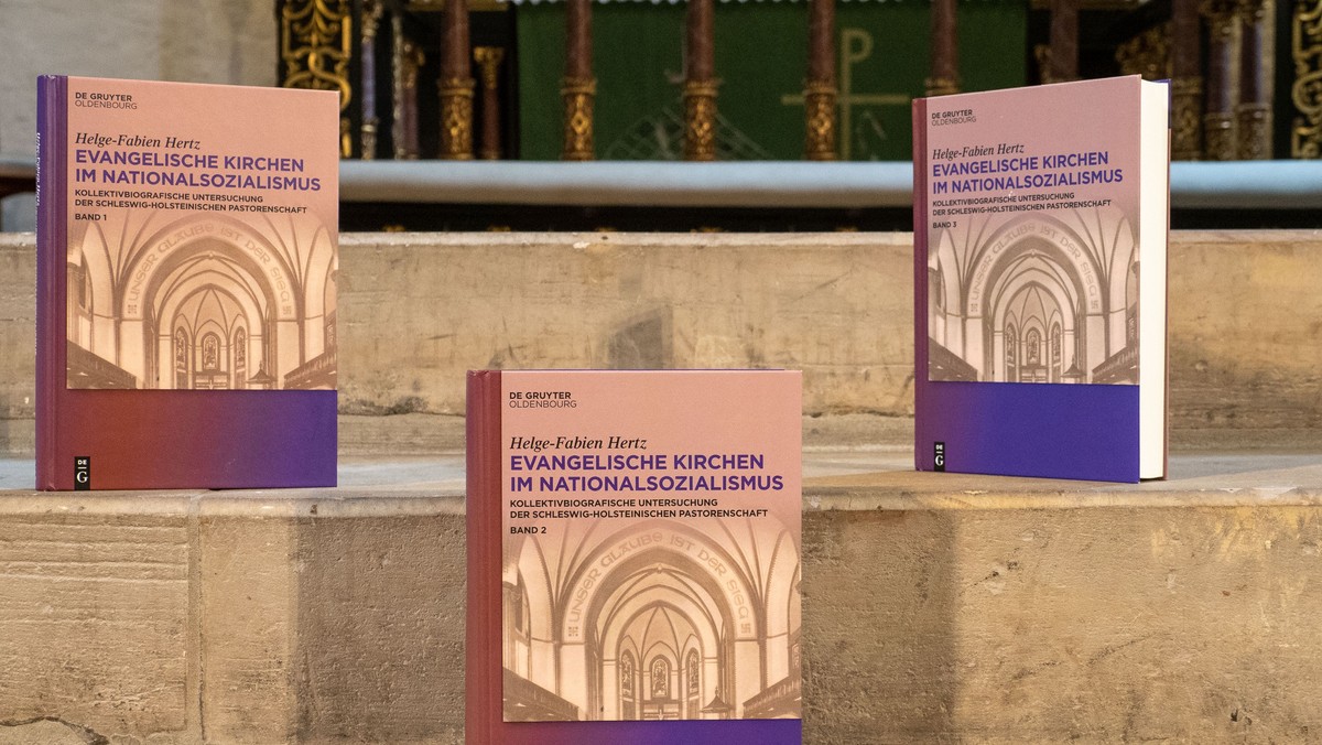 ST. MARIEN-KIRCHE: "Schleswig-Holsteinische Kirchen im Nationalsozialismus" - Vortrag Dr. Hertz über die Rolle von Pastoren im „Dritten Reich“