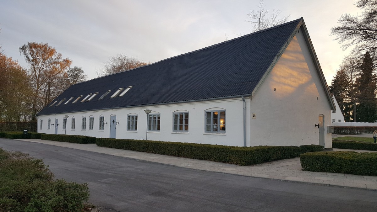 Kirkekontoret åbent for personlige henvendelser mandag-tirsdag fra 10.00-13.00. Onsdag-fredag kan e-mail sendes til asminderoed.sogn@km.dk.