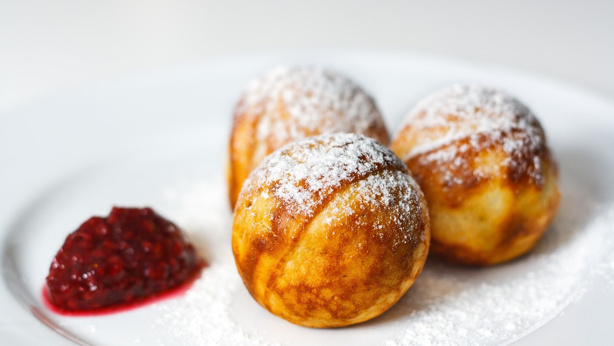 Adventsaften med gløgg og æbleskiver