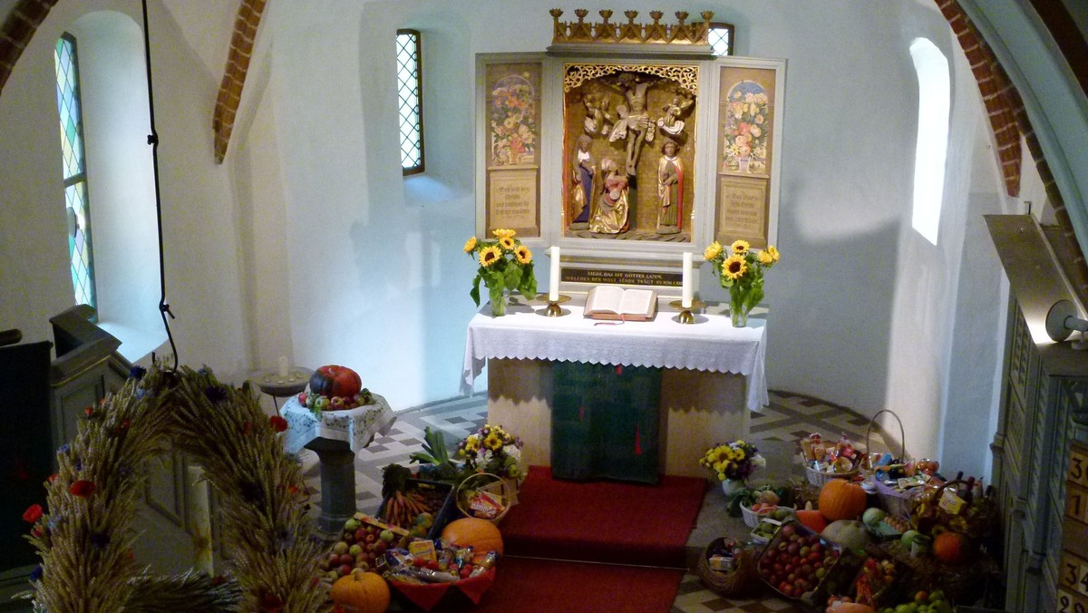 Erntedank-Familiengottesdienst in der Dorfkirche Großziethen mit anschließendem Kaffeetrinken