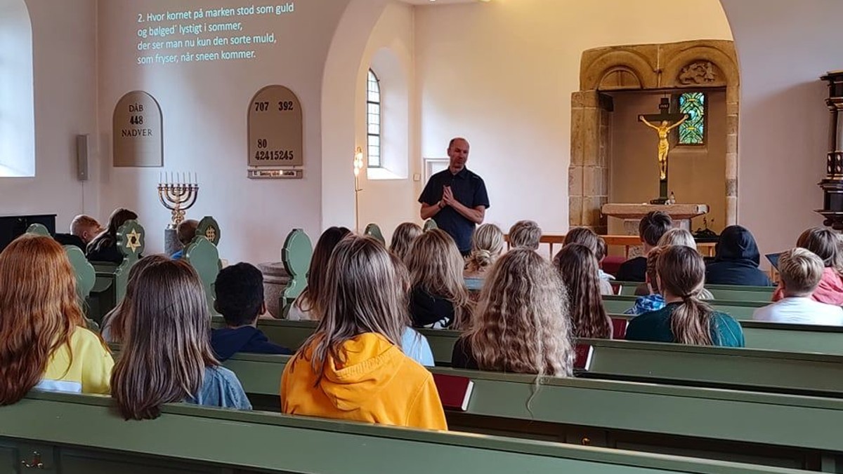 Kort informationsmøde for konfirmander i Vildbjerg kirke