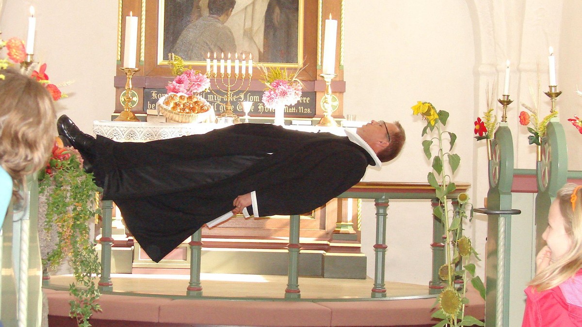 Gud og fællesspisning i Storring Kirke