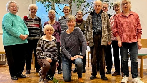 Sitzgymnastik und Tänze mit anschl. Frühstück