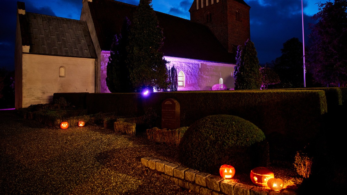 Halloween i kirken og på kirkegården