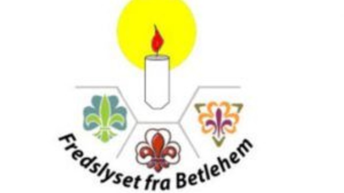 Fredslyset fra Betlehem med tre lys.