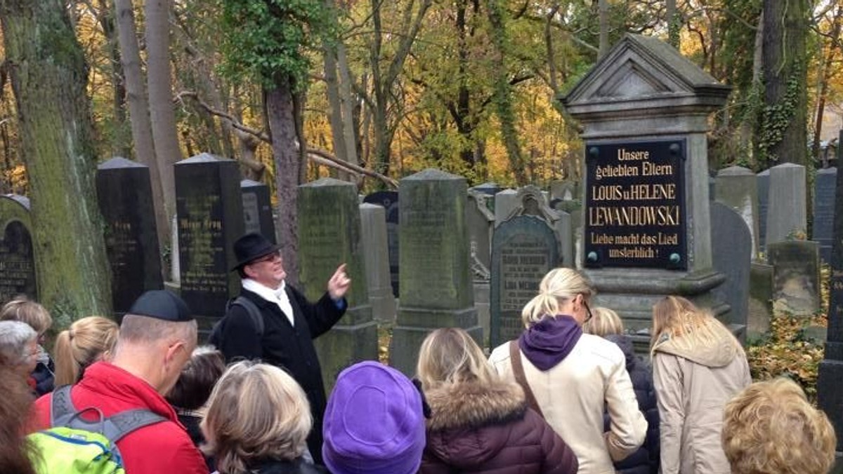 Von Rosalie Ernst bis Tom Seidmann-Freud – Frauen auf dem jüdischen Friedhof in Weißensee