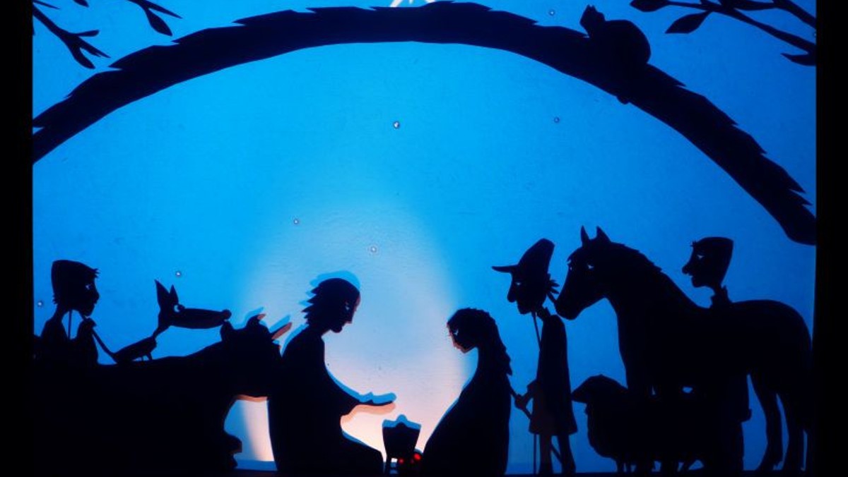 Die Schattenbühne Scuraluna spielt: Das Licht – ein Krippenspiel aufgeführt als fröhliches Farbschattentheater