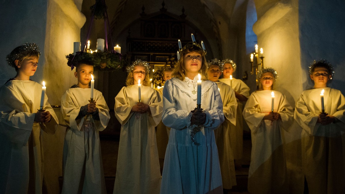 Gudstjeneste med Luciaoptog v. konfirmanderne