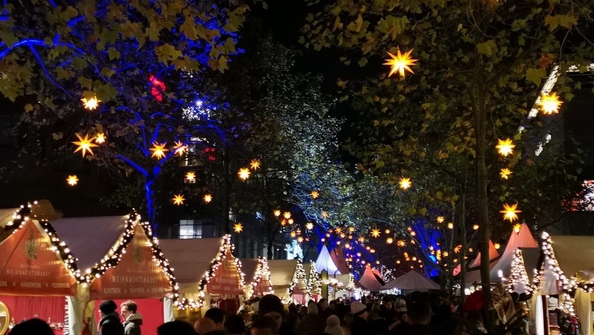 Adventsmarkt auf den Petrus-Wiesen